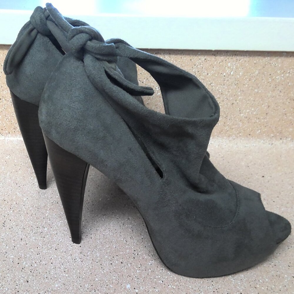 Steve Madden Gray Booties Shoes Ankle Tie High Heel EUC Sz 9
